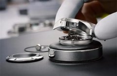 雅克德罗机械腕表金属表带发黄修复秘籍，让奢华时光焕新如初