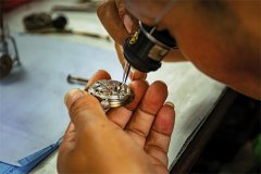 雅克德罗表带掉色处理方法推荐（保养与修复技巧指南）